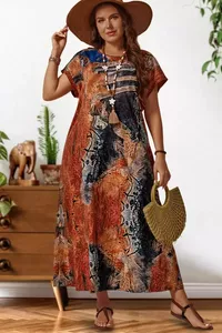 Maksi vasaras kleita ar abstraktu rakstu - lielie izmēri sievietēm