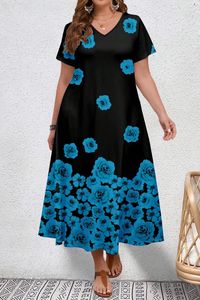 Melna garā kleita ar zilu ziedu apdruku - lielie izmēri sievietēm