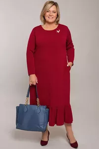 Sarkana kleita ar volānu - lielie izmēri sievietēm