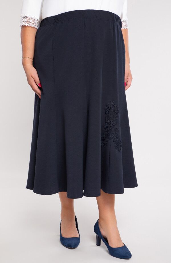 Tumši zili svārki ar izšuvumu, lielie izmēri i-veikalā jandase.lv