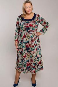 Pelēka kleita ar ziedu rakstu - lielie izmēri sievietēm