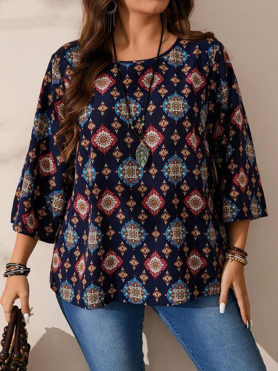 Tumši zils tops ar rakstu, lielie izmēri i-veikalā jandase.lv