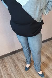 lielieizmeri Pelēkas bikses ar smalkām rūtiņām FYV-779-GREY sievietēm