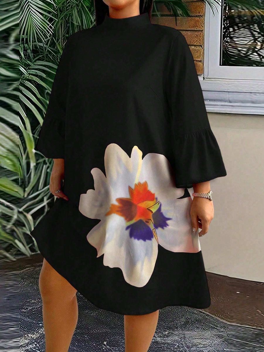 Melna kleita ar ziedu, lielie izmēri i-veikalā jandase.lv