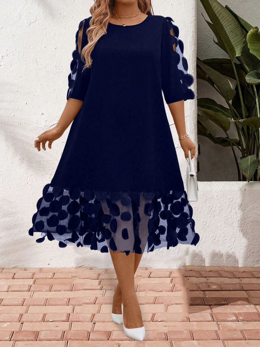 Tumši zila kleita ar aplikāciju, lielie izmēri i-veikalā jandase.lv