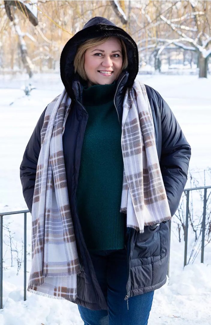 Tumši zila virsjaka ar kapuci, lielie izmēri i-veikalā jandase.lv