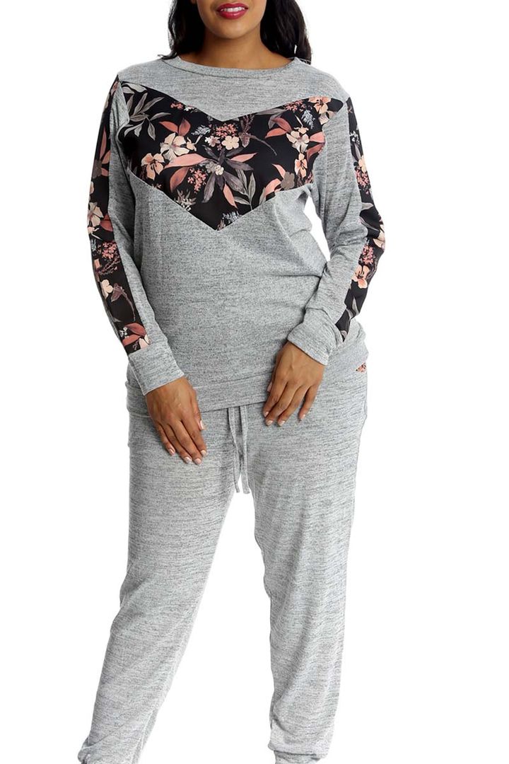 Pelēks brīvā laika kostīms ar puķēm (DZXX), lielie izmēri i-veikalā jandase.lv