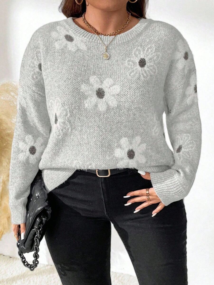 Pelēks džemperis ar ziedu rakstu, lielie izmēri i-veikalā jandase.lv