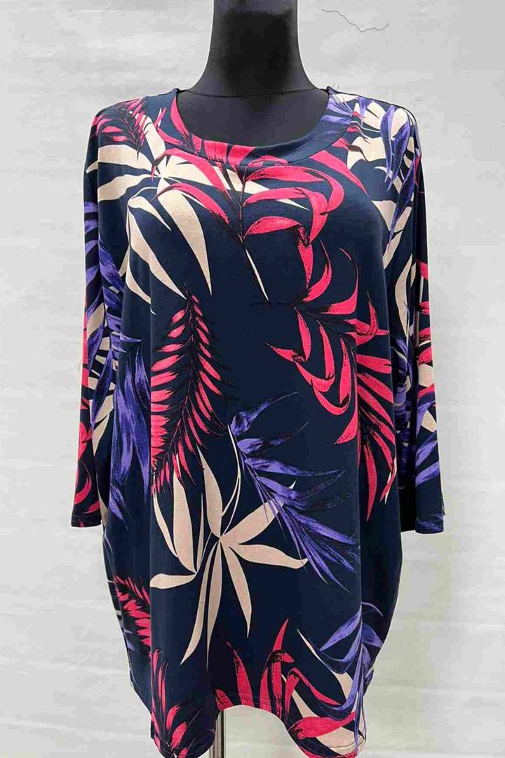 Tumši zila tunika ar krāsainu apdruku, lielie izmēri i-veikalā jandase.lv