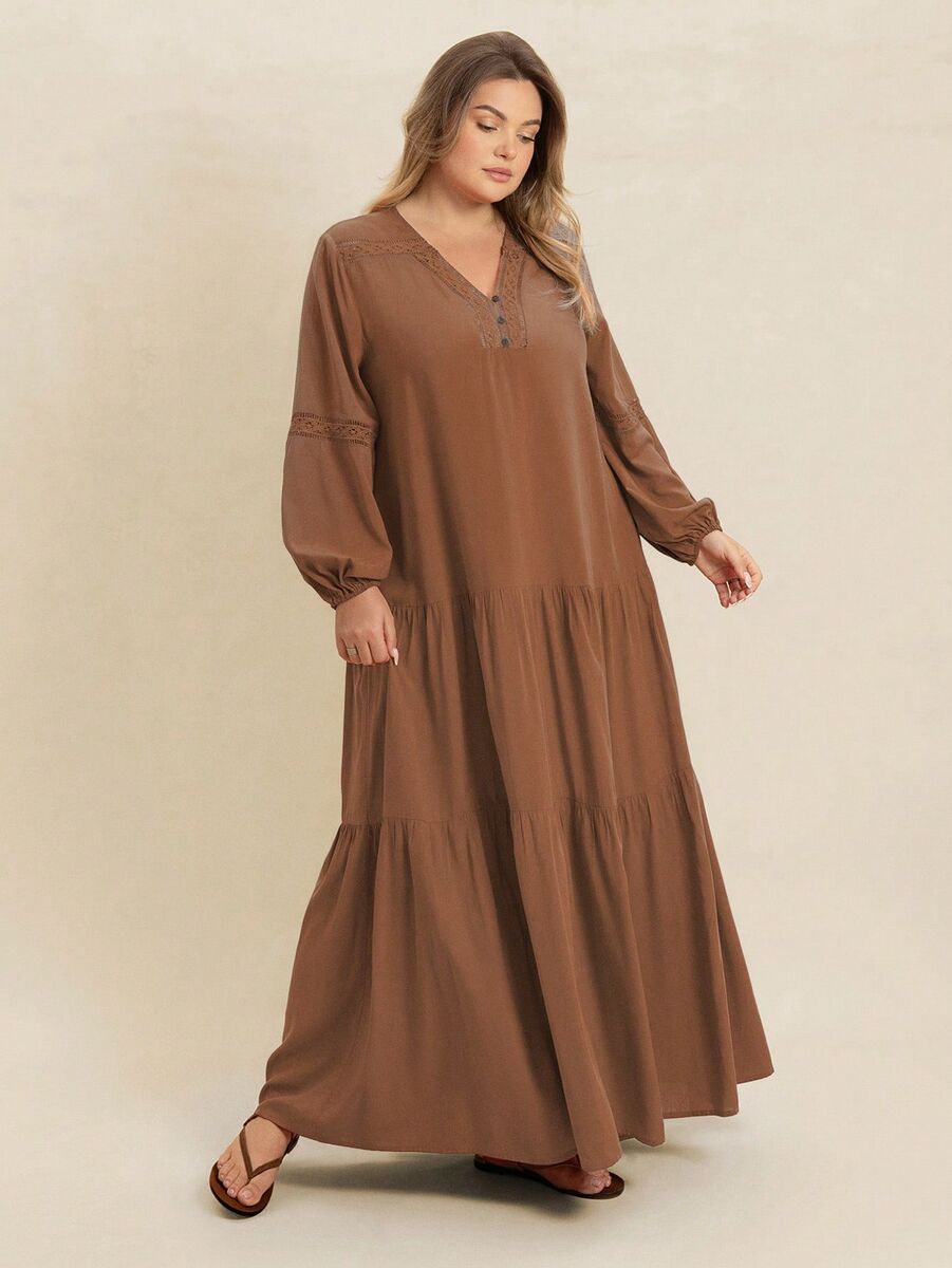 Tumši brūna kleita ar mežģīni, lielie izmēri i-veikalā jandase.lv