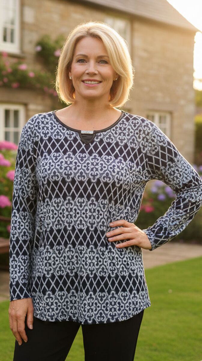 Elegants sieviešu tops ar rakstu, lielie izmēri i-veikalā jandase.lv