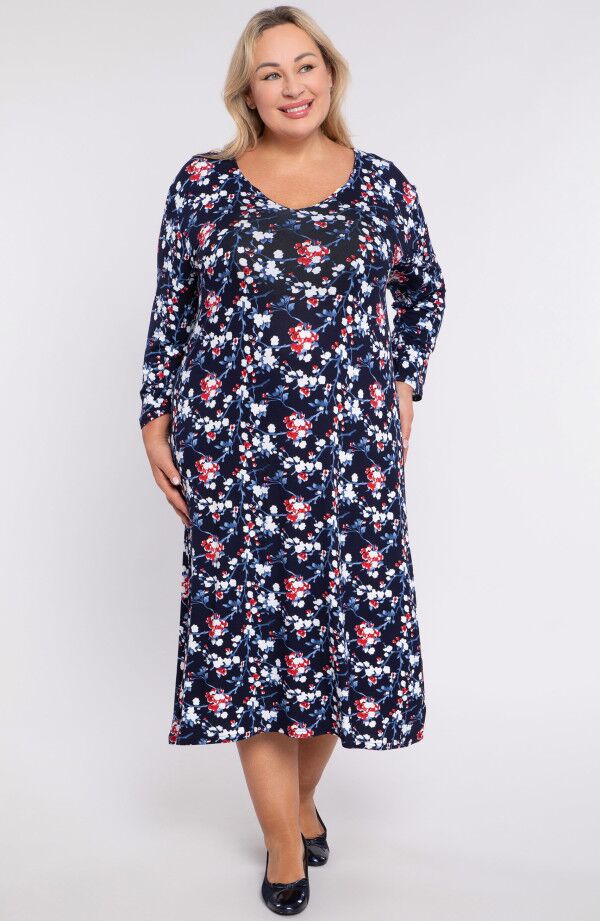 Tumši zila kleita ar sarkaniem un baltiem ziediem, lielie izmēri i-veikalā jandase.lv