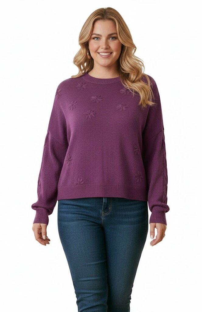 Plūmju krāsas džemperis ar uzšūtām puķēm, lielie izmēri i-veikalā jandase.lv