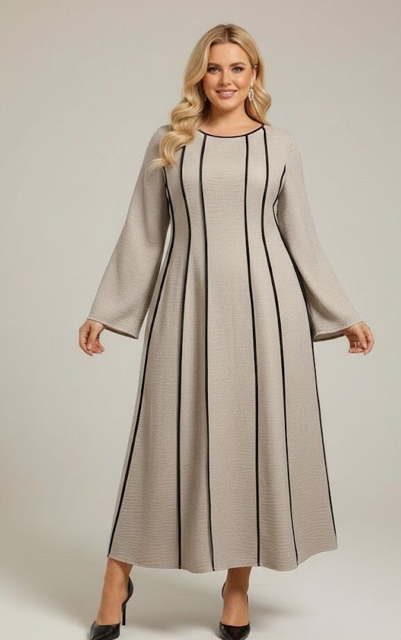 Gaiša kleita ar melnām uzšuvēm, lielie izmēri i-veikalā jandase.lv