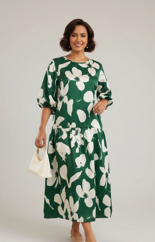 Zaļa kleita ar baltu ziedu rakstu, lielie izmēri i-veikalā jandase.lv