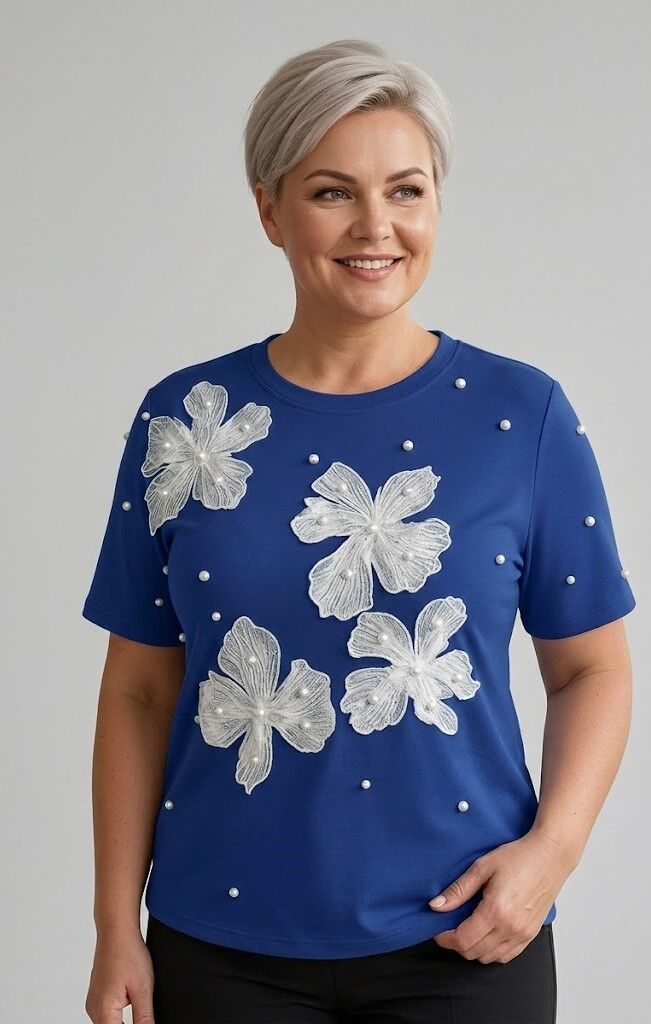 Tops ar baltu ziedu aplikāciju, lielie izmēri i-veikalā jandase.lv