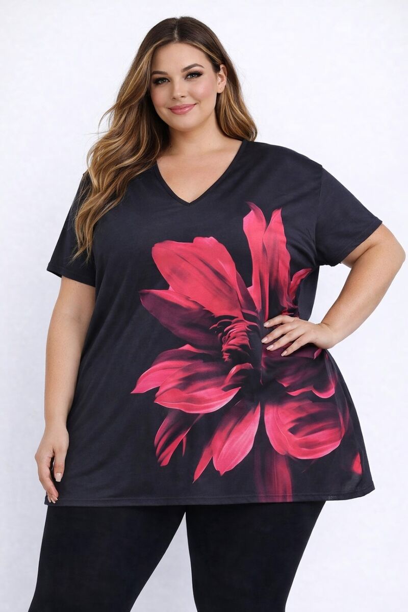 Melna tunika ar ziedu, lielie izmēri i-veikalā jandase.lv