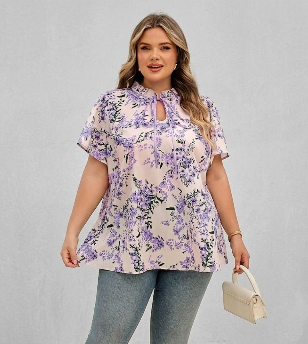 Blūze ar romantisku ziedu apdruku, lielie izmēri i-veikalā jandase.lv