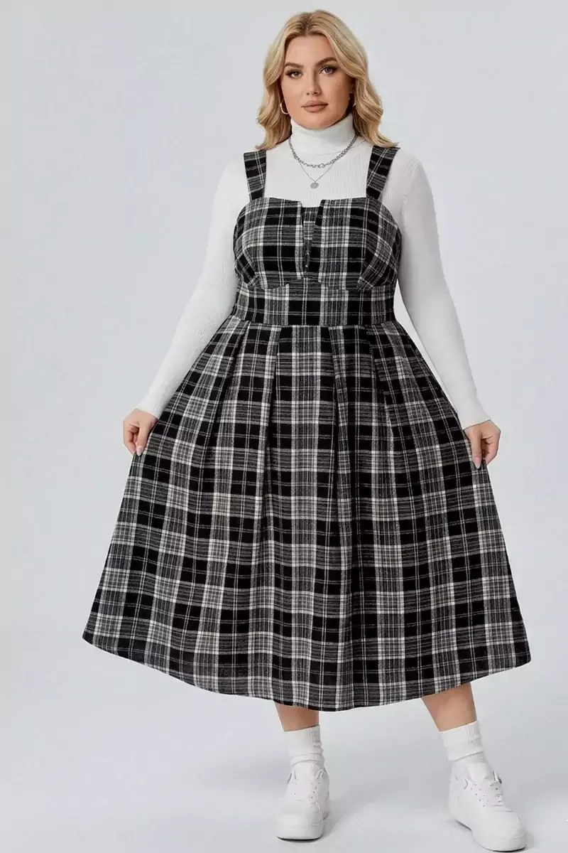 Melnbalts sieviešu sarafāns ar rūtiņām, lielie izmēri i-veikalā jandase.lv