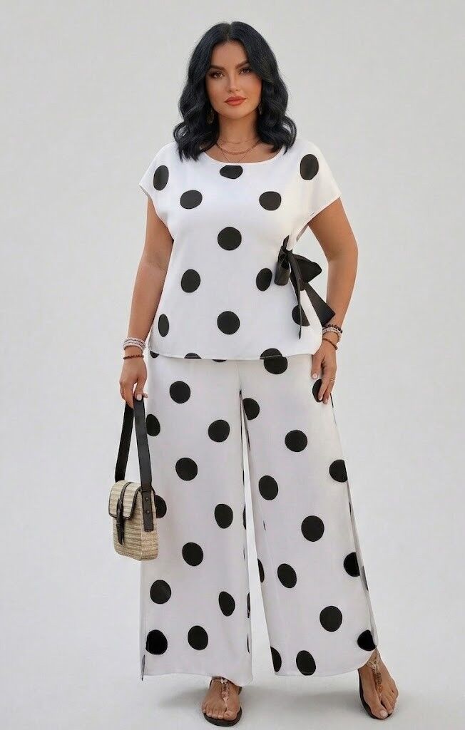 Balts bikškostīms ar melniem apļiem, lielie izmēri i-veikalā jandase.lv