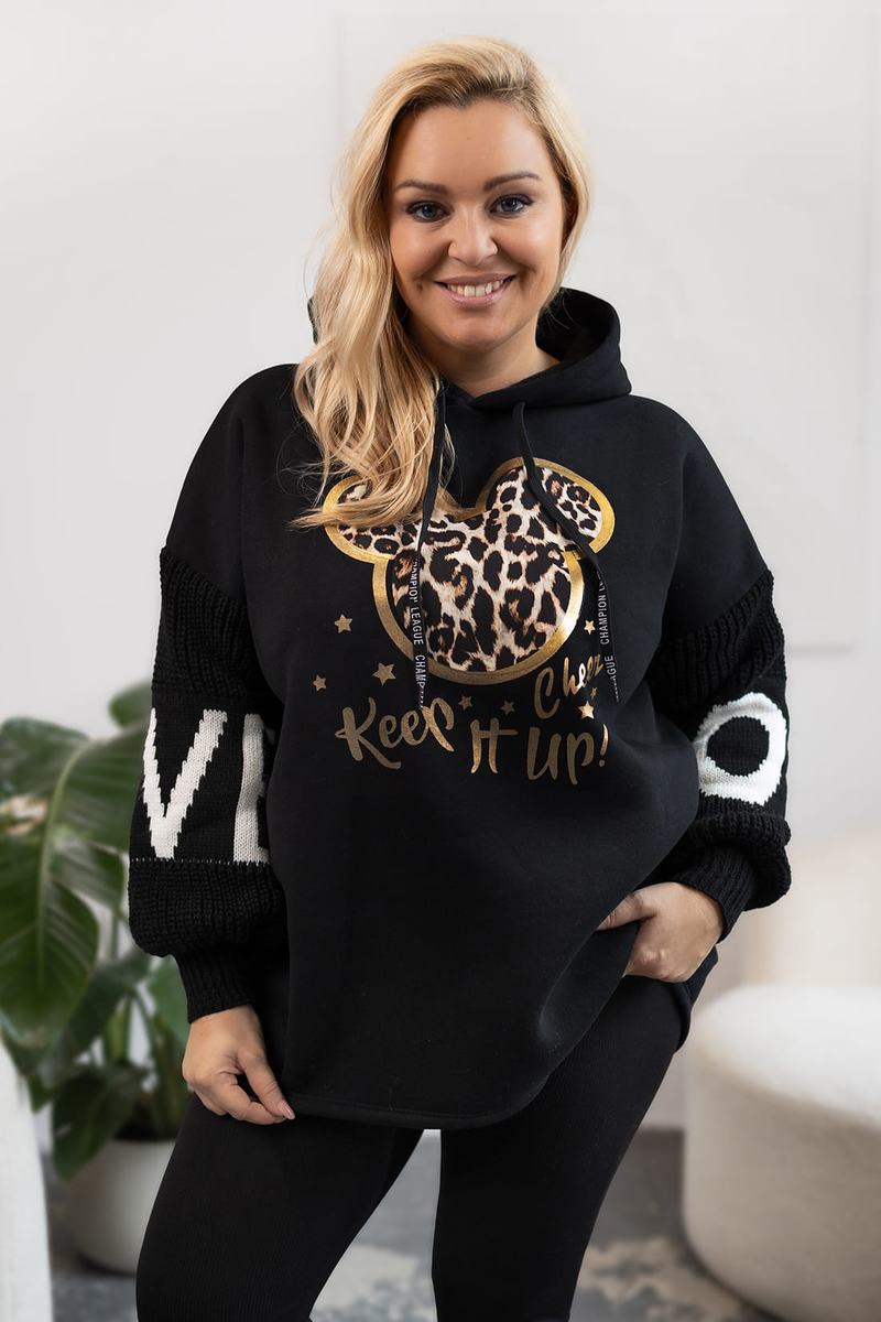 Melns džemperis ar kapuci, lielie izmēri i-veikalā jandase.lv