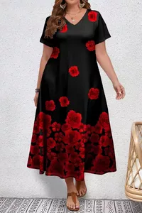 Melna garā kleita ar sarkanu ziedu apdruku - lielie izmēri sievietēm