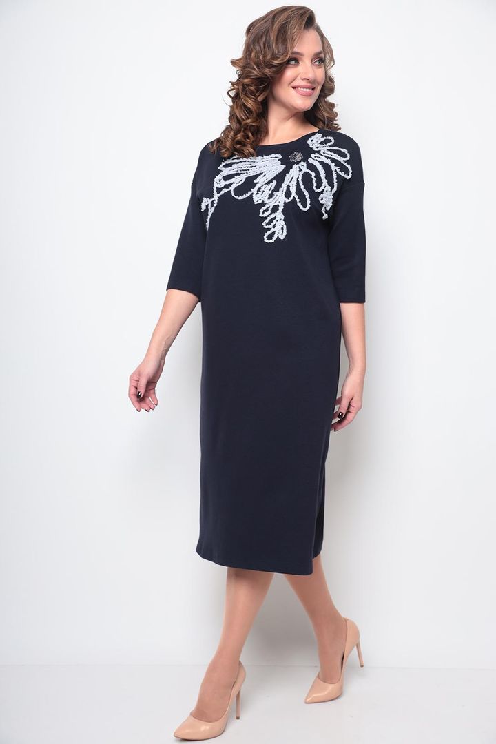 Tumši zila kleita ar izšuvumu, lielie izmēri i-veikalā jandase.lv