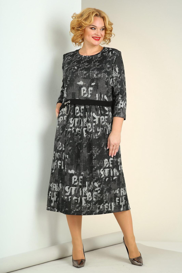 Tumši pelēka un balta mistrojuma kleita, lielie izmēri i-veikalā jandase.lv